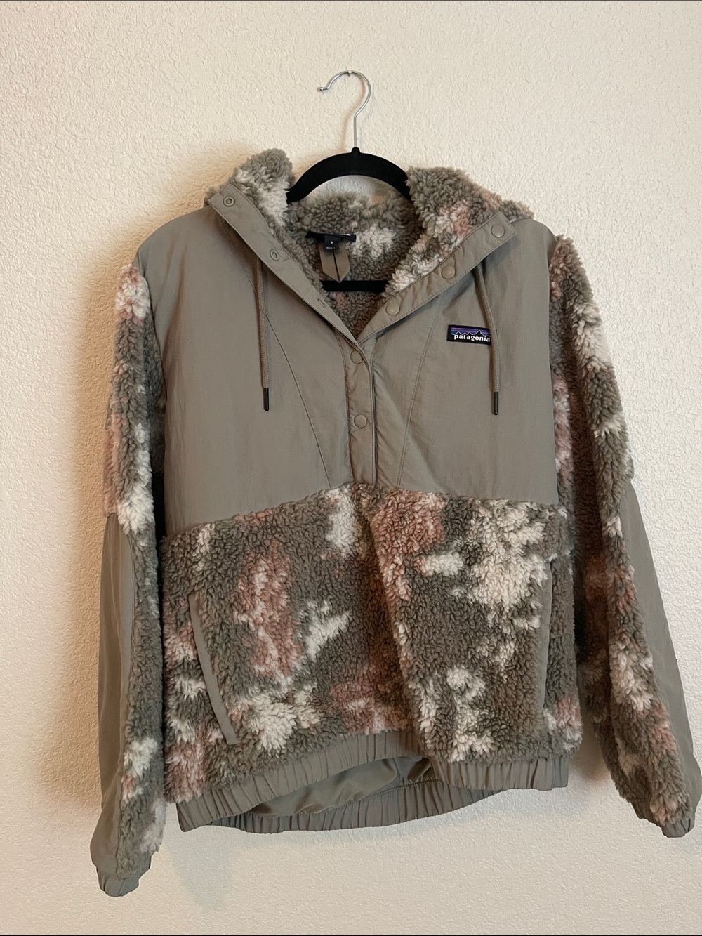 Patagonia Olive Green & Cream Sherpa Pullover Jacket
